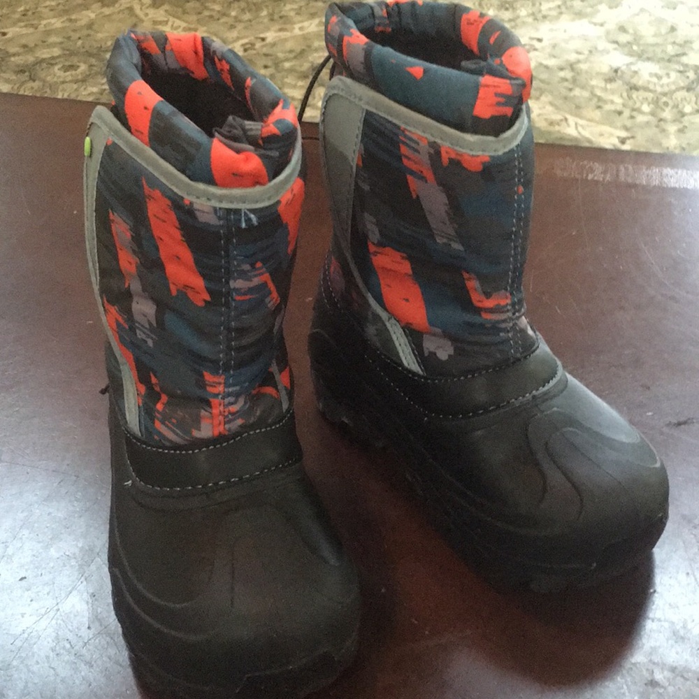 Light up toddler snow boots size 11/12
